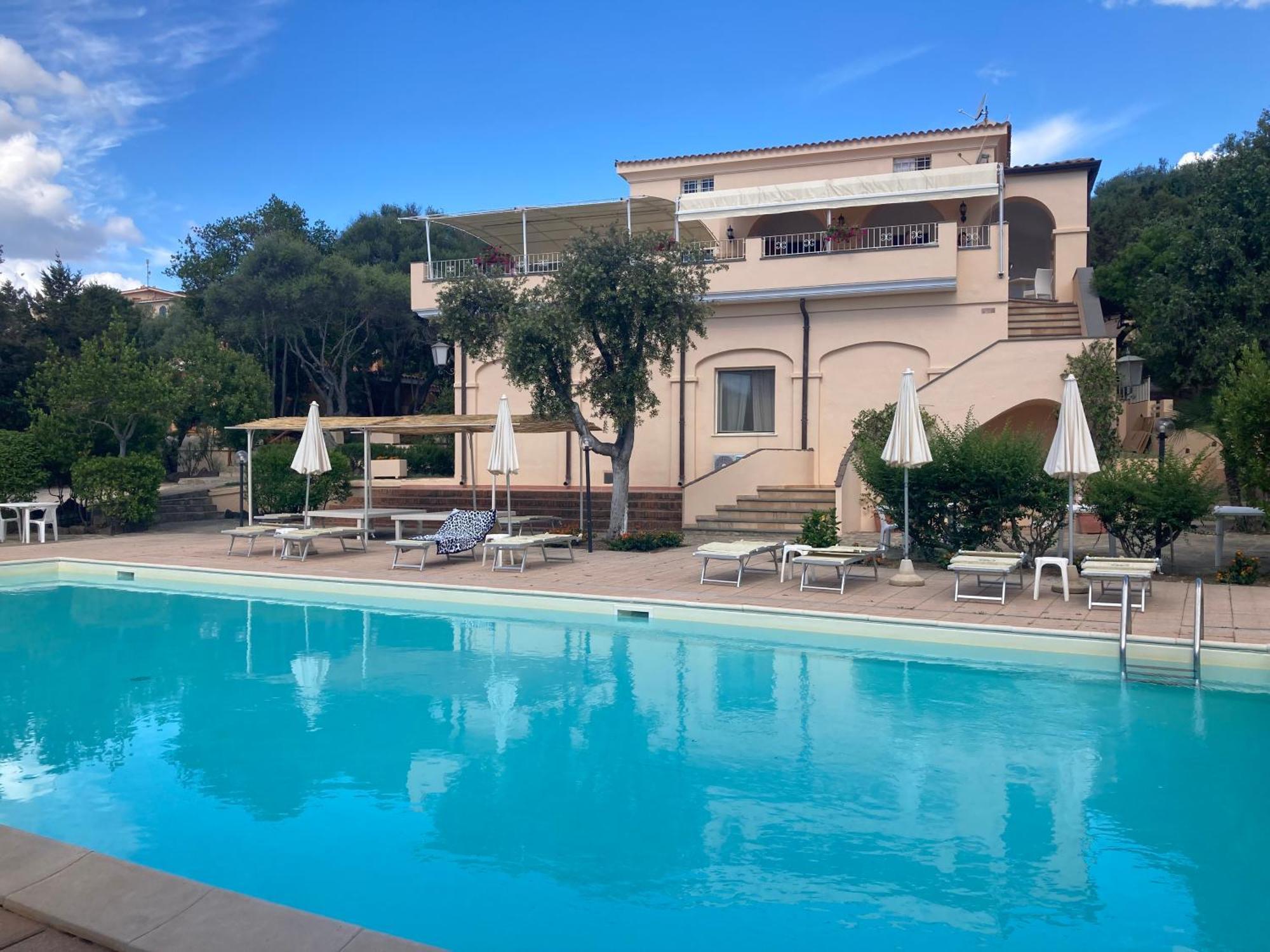 Hotel Villa Campana Cala Liberotto Extérieur photo
